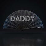 Fan Festival „DADDY” w kolorze czarnym – akcesorium Rave & Pride – Widok 1