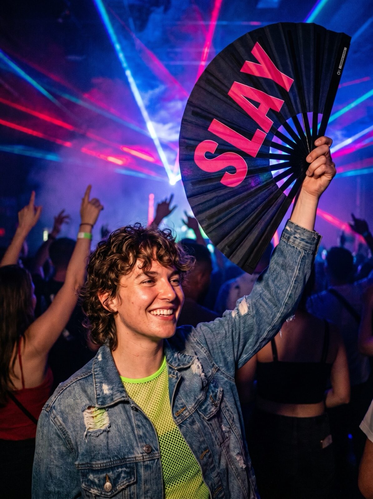 Wentylator festiwalowy „SLAY” w kolorze czarnym/różowym – akcesorium CSD & Rave – Widok 2