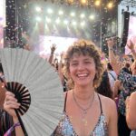 Wachlarz festiwalowy srebrny brokat – błyszczące akcesorium na rave i Pride – Widok 4