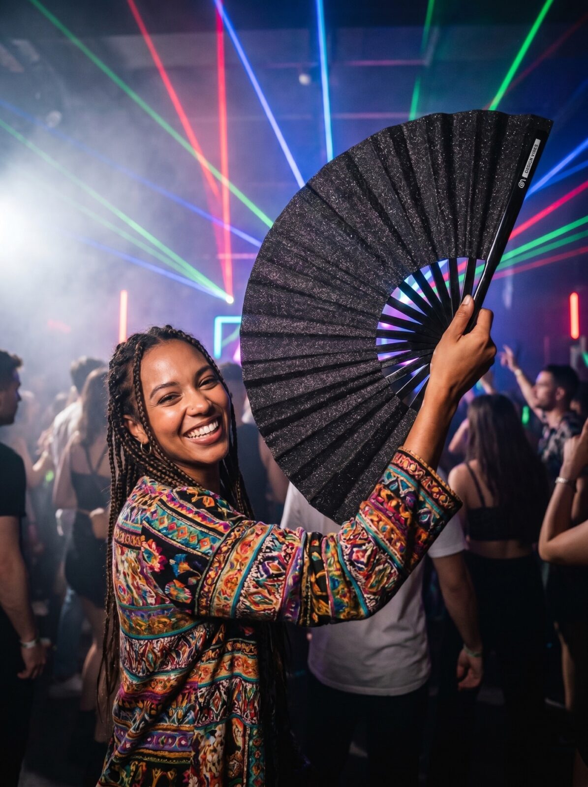 Wachlarz festiwalowy czarny brokat – eleganckie akcesorium na rave i Pride – Widok 2