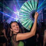Festival Fan holograficzny zielony – opalizujące akcesorium Rave – Widok 2