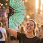 Festival Fan holograficzny zielony – opalizujące akcesorium Rave – Widok 3