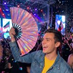 Festival Fan holograficzny róż – opalizujące akcesorium Pride – Widok 4