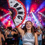 Festival Fan „BANG” komiks w kolorze czerwonym i białym – akcesorium Rave & Party – Widok 4