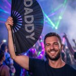 Fan Festival „DADDY” w kolorze czarnym – akcesorium Rave & Pride – Widok 2