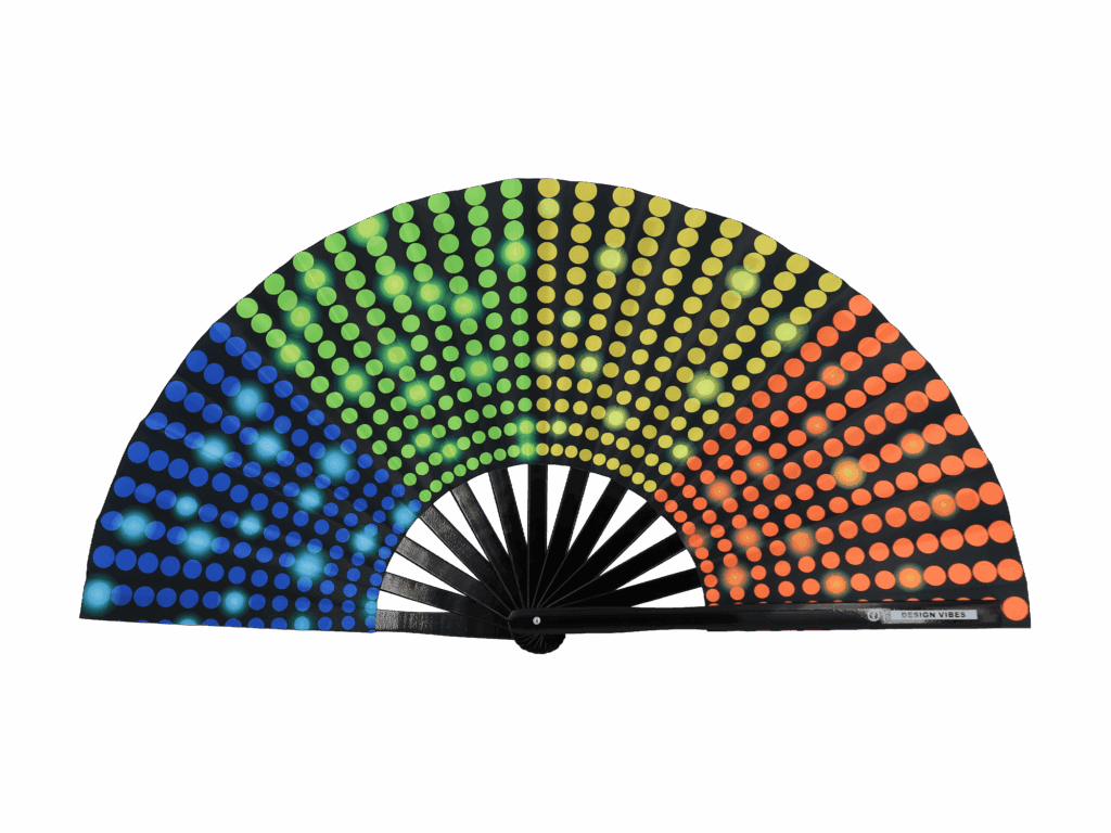 Czarny Festival Fan z tęczowymi kropkami na CSD Hamburg 2026, wachlarz na rave i paradę