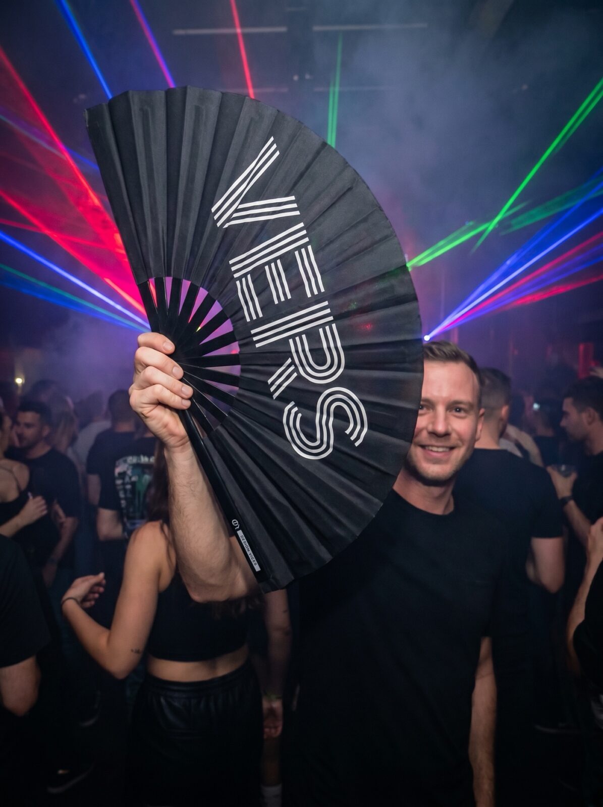 Fan Festival „VERS” w kolorze czarnym – statement dla Rave & CSD – Widok 2