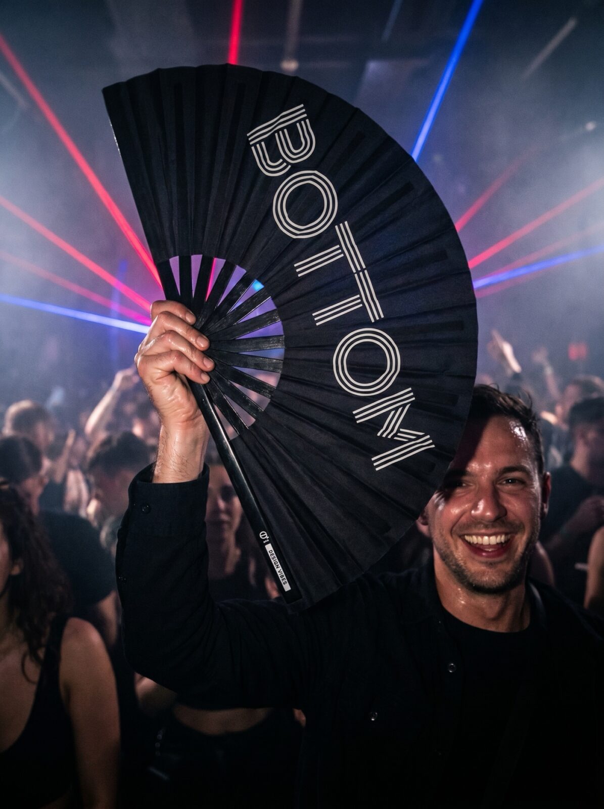 Wentylator Festival Fan „BOTTOM” w kolorze czarnym – akcesorium CSD & Rave – Widok 2