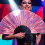 Festival Fan, holograficzny różowy, opalizujące akcesorium w stylu Pride, Widok 5