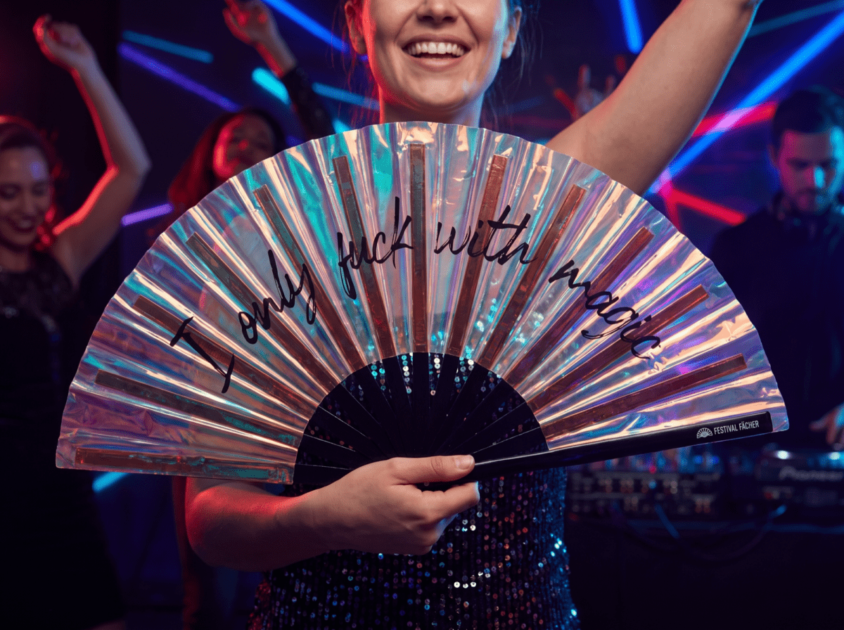 Festival Fan „I only fuck with magic”, holograficzna miedź na Rave i festiwale, Widok 2