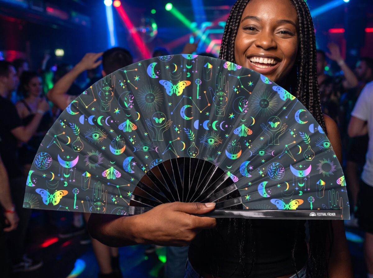 Festival Fan „Księżyc i motyle, tęcza na czarnym tle”, idealne na festiwale i styl boho, Widok 2