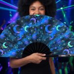 Festival Fan „Księżyc i gwiazdy” w kolorze nocnego błękitu, idealny na festiwale i styl boho, Widok 2