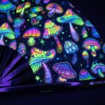 Festival Fan z neonowymi grzybkami, kolorowe na czarnym tle, do psytrance’u i goa, Widok 5