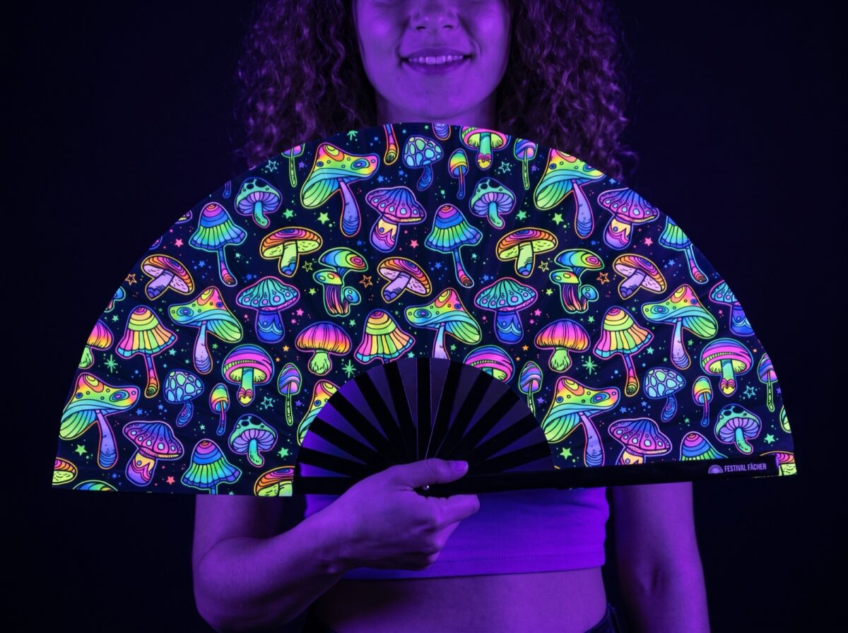 Festival Fan z neonowymi grzybkami, kolorowe na czarnym tle, do psytrance’u i goa Rave (UV)