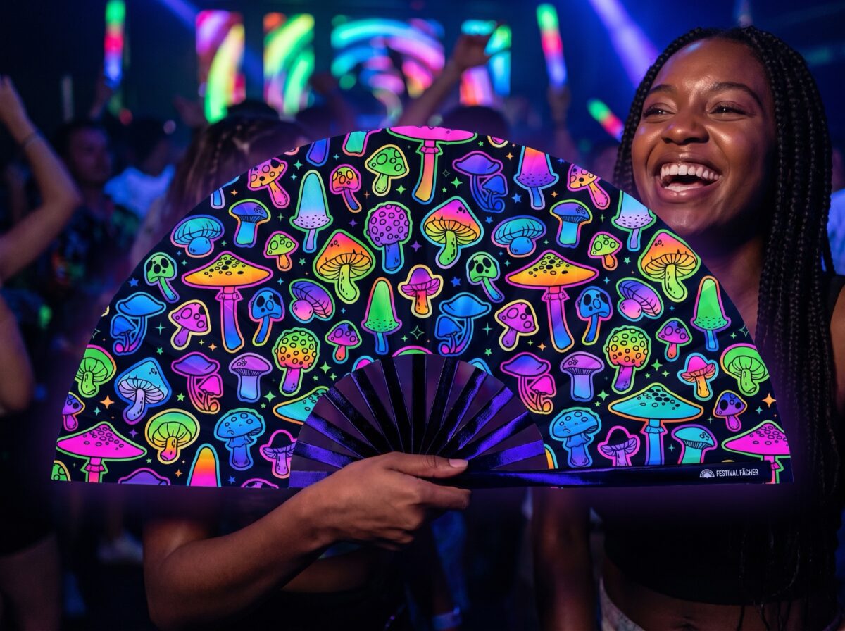 Festival Fan z neonowymi grzybkami, czarne, wykonane techniką aerografu, na Goa i psytrance, Widok 2