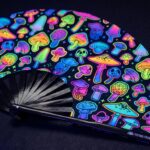 Festival Fan z neonowymi grzybkami, czarne, wykonane techniką aerografu, na Goa i psytrance, Widok 5
