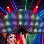 Festival Fan w kolorze ciemnoniebieskim z tęczowymi sercami, CSD i Pride, Widok 5